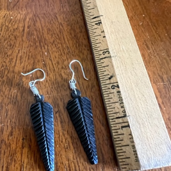 Feather motif earrings - Picture 3 of 3